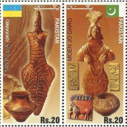 2 عدد تمبر فرهنگهای باستان - تمبر مشترک با اوکراین  - پاکستان 2014 قیمت 2.4 دلار