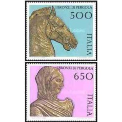 2 عدد تمبر مجسمه های برنزی  - ایتالیا 1988 قیمت 3.9 دلار