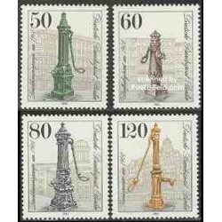 4 عدد تمبر تلمبه های آب قدیمی - برلین آلمان 1983 قیمت 5.8 دلار