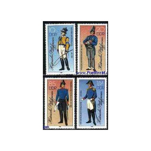 4 عدد تمبر یونیفورمهای پستچیان - جمهوری دموکراتیک آلمان 1986