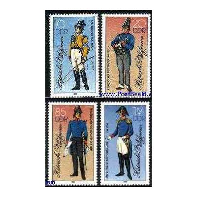 4 عدد تمبر یونیفورمهای پستچیان - جمهوری دموکراتیک آلمان 1986