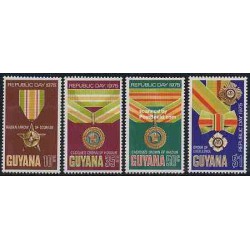 4 عدد تمبر مدالها - گویانا 1975