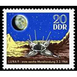 1 عدد تمبر اولین فرود نرم روی ماه - سفینه فضائی لونا 9  - جمهوری دموکراتیک آلمان 1966 قیمت 2.8 دلار