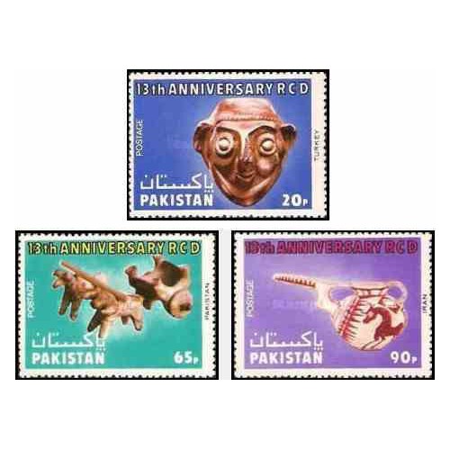 3 عدد تمبر 13مین سالگرد عمران منطقه ای برای توسعه - RCD - پاکستان 1977