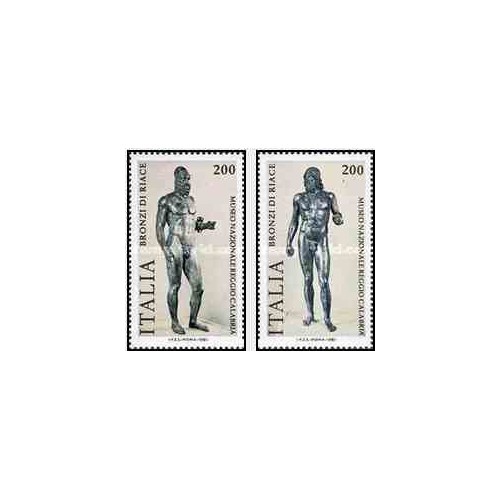 2 عدد تمبر مجسمه های یونانی ریاس - ایتالیا 1981     