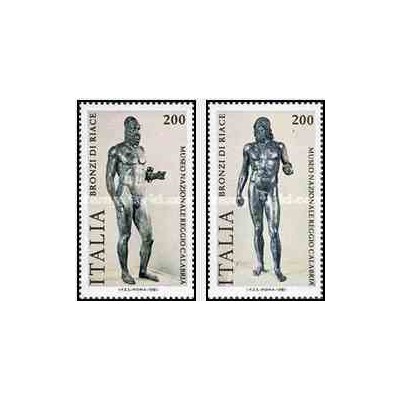 2 عدد تمبر مجسمه های یونانی ریاس - ایتالیا 1981     