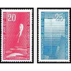 2 عدد تمبر سال ژئوفیزیک  - جمهوری دموکراتیک آلمان 1958