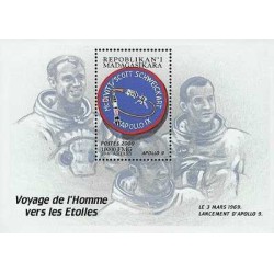 مینی شیت سفر فضایی سرنشین دار - Apollo 9  - ماداگاسکار 2000 قیمت 4.2 دلار