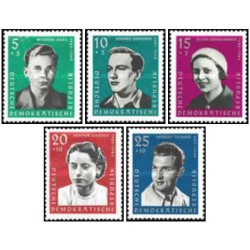 5 عدد تمبر قهرمانان مقاومت - جمهوری دموکراتیک آلمان 1961